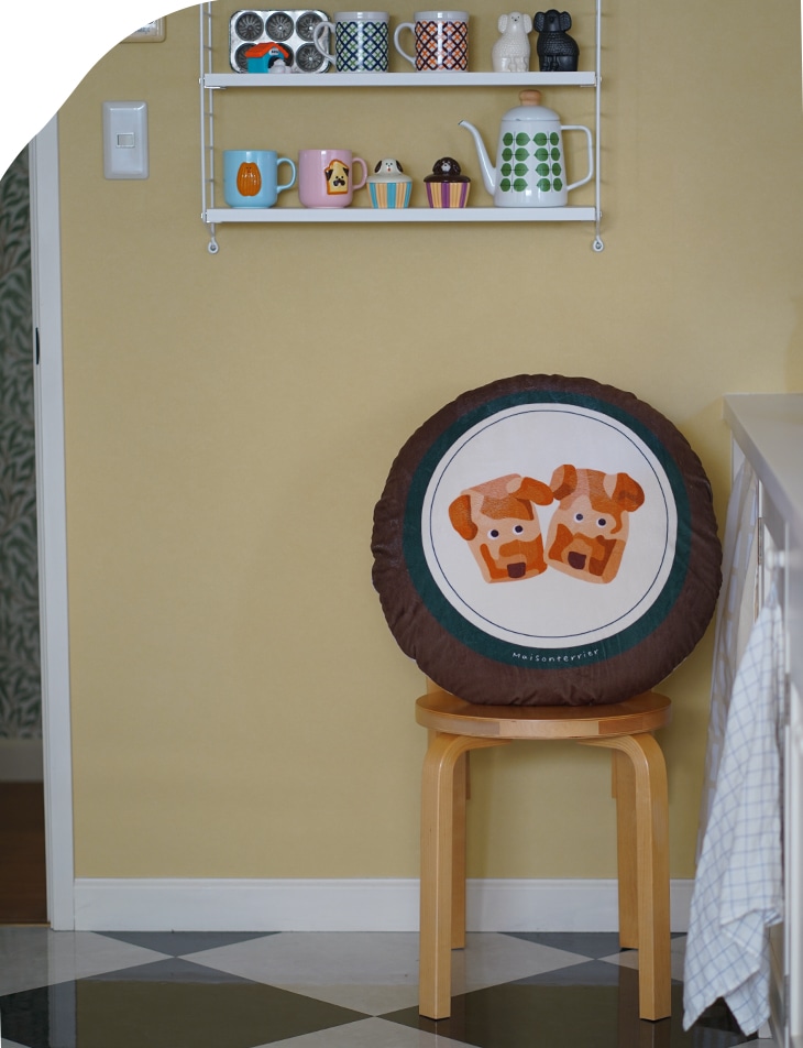 メゾン・テリア 洗えるクッション おやつ犬クッション