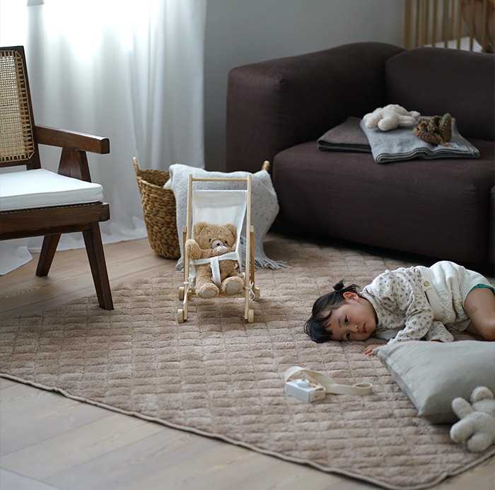 もふもふした癒したっぷりな肌触りと肌寒い季節を暖かく過ごせる蓄熱綿のキルトラグ通販はcucan